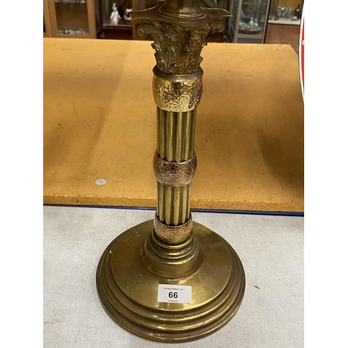 66 - A VINTAGE BRASS CORINTHIAN COLUMN OIL LAMP WITH MILK GLASS RESERVOIR, HEIGHT 77CM