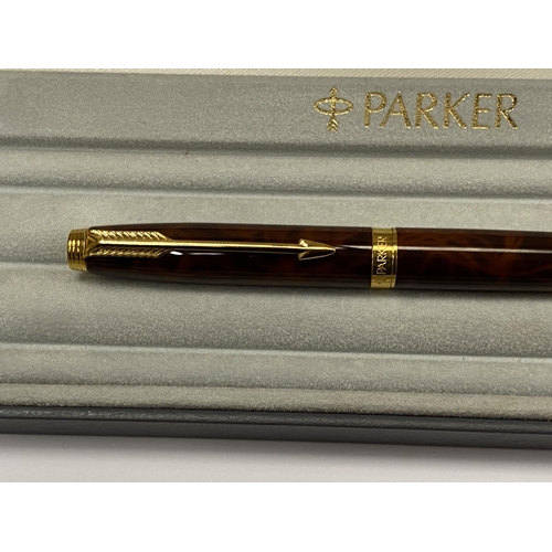 482 - A BOXED PARKER PEN WITH 14CT YELLOW GOLD NIB