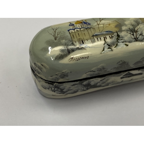 483 - A RUSSIAN VINTAGE HAND PAINTED FEDOSKINO PEGOCKUHO WINTER SCENE TRINKET BOX