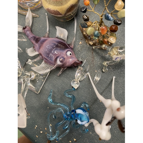 109 - A GROUP OF GLASSWARE ANIMALS, BLUE OCTOPUS ETC