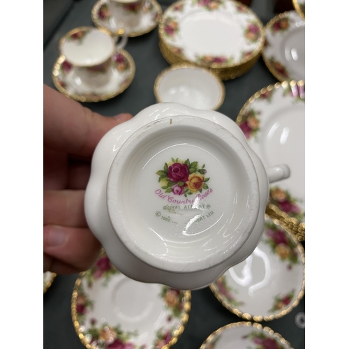 114 - A QUANTITY OF ROYAL ALBERT 'OLD COUNTRY ROSES' TO INCLUDE DINNER PLATES, A CAKE STAND, SIDE PLATES, ... 