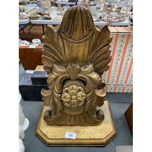 126 - AN ORNATE WOODEN WALL SCONCE WITH GILT FINISH