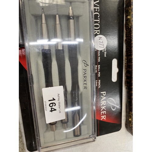 164 - A QUANTITY OF PENS TO INCLUDE AN AS NEW BOXED PARKER PEN SET