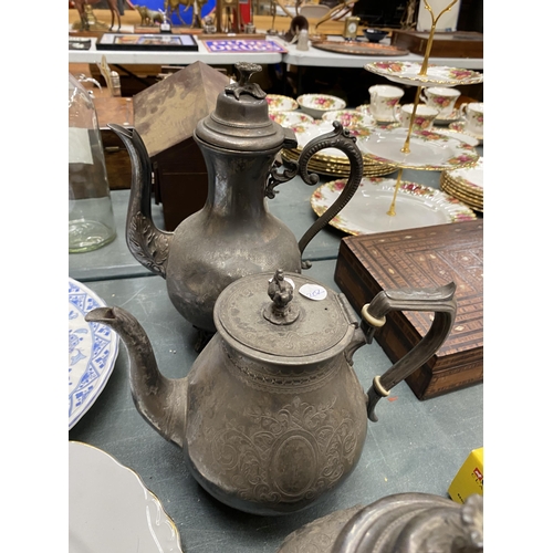 199 - A PEWTER TEASET TO INCLUDE A COFFEE POT, TEAPOTS, CREAM JUG AND SUGAR BOWL - 5 PIECES IN TOTAL