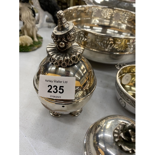 235 - A QUANTITY OF SILVER PLATED ITEMS TO INCLUDE BOWLS, A CLOWN TRINKET BOXE, FOOTED DISH, ETC - 7 ITEMS... 