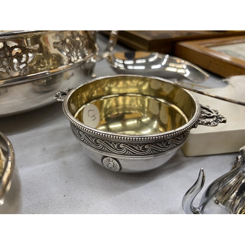 235 - A QUANTITY OF SILVER PLATED ITEMS TO INCLUDE BOWLS, A CLOWN TRINKET BOXE, FOOTED DISH, ETC - 7 ITEMS... 