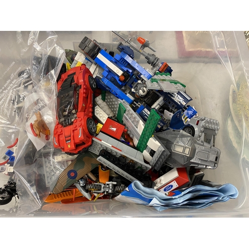 265 - A LARGE AMOUNT OF LEGO TO INCLUDE VEHICLES, PLUS A QUANTITY OF TOY CARS, PLANES, ETC