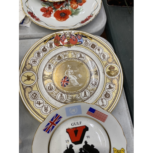 300 - A COLLECTION OF VINTAGE MEMORIBILIA RELATING TO WORLD WAR 1, ETC TO INCLUDE PLATES, A TEAPOT, MUGS, ... 