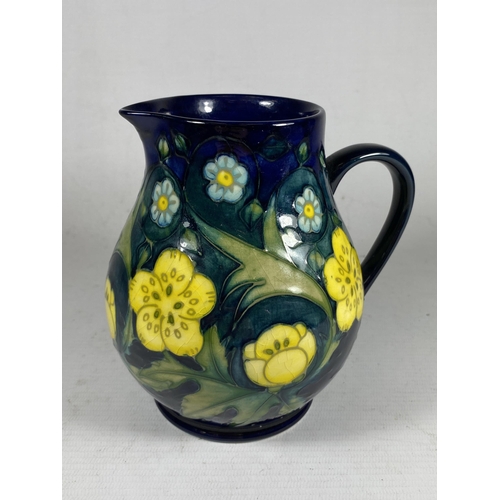 87 - A MOORCROFT POTTERY BUTTERCUP PATTERN JUG BY SALLY TUFFIN