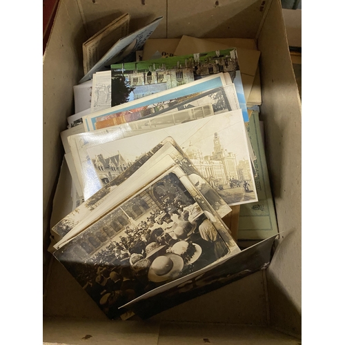 1069 - A BOX OF VINTAGE POSTCARDS