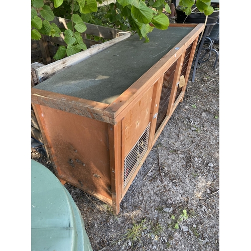 1975 - A WOODEN RABBIT HUTCH WITH MESH FRONT