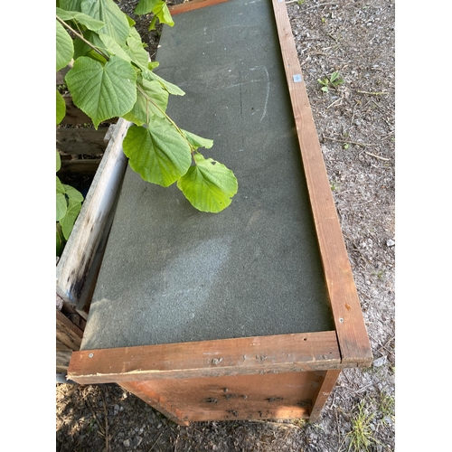 1975 - A WOODEN RABBIT HUTCH WITH MESH FRONT