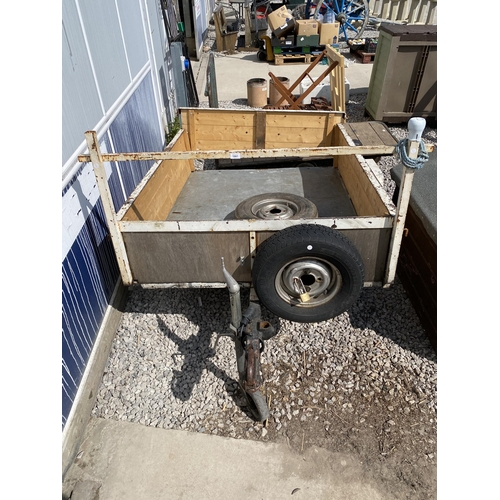 1981 - A WOODEN AND METAL CAR TRAILER WITH TWO SPARE TYRES