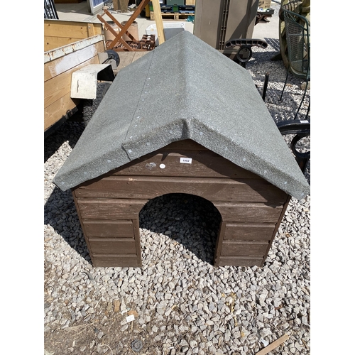 1982 - A WOODEN AND FELT ROOF DOG HOUSE