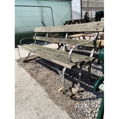 1985 - A WOODEN SLATTED GARDEN BENCH WITH METAL ENDS