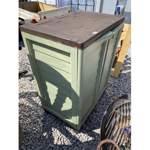 1992 - A PLASTIC GARDEN STORAGE CUPBOARD