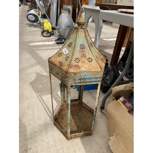 1934 - A LARGE DECORATIVE METAL LANTERN (LACKING GLASS)