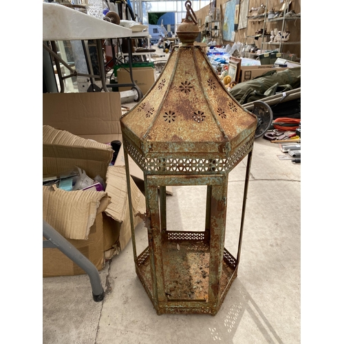 1934 - A LARGE DECORATIVE METAL LANTERN (LACKING GLASS)