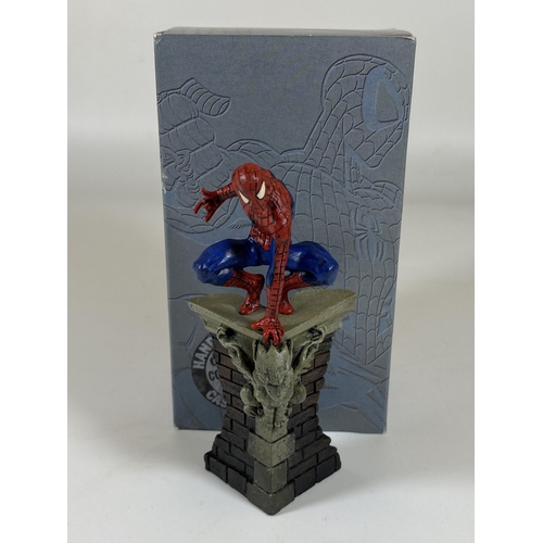 379 - A BOXED THE CLASSIC MARVEL COLLECTION SPECIAL FIGURE - 'SPIDERMAN ON ROOFTOP'