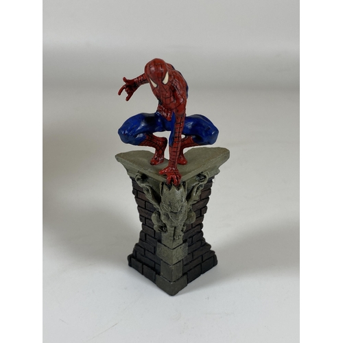 379 - A BOXED THE CLASSIC MARVEL COLLECTION SPECIAL FIGURE - 'SPIDERMAN ON ROOFTOP'