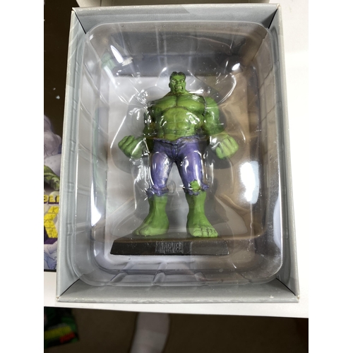 381 - A BOXED THE CLASSIC MARVEL COLLECTION SPECIAL FIGURE - 'THE INCREDIBLE HULK' , WITH MAGAZINE