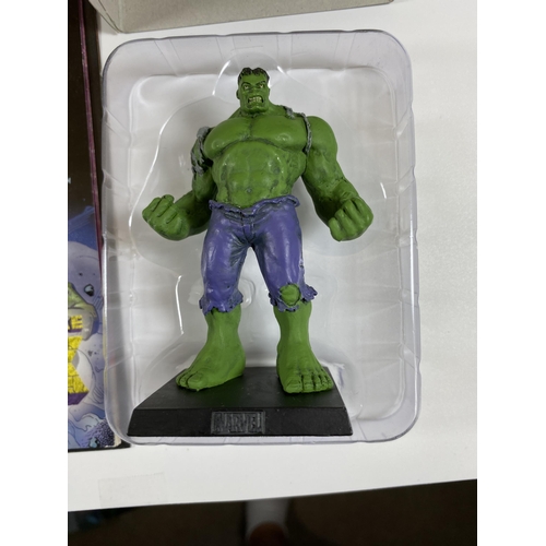 381 - A BOXED THE CLASSIC MARVEL COLLECTION SPECIAL FIGURE - 'THE INCREDIBLE HULK' , WITH MAGAZINE