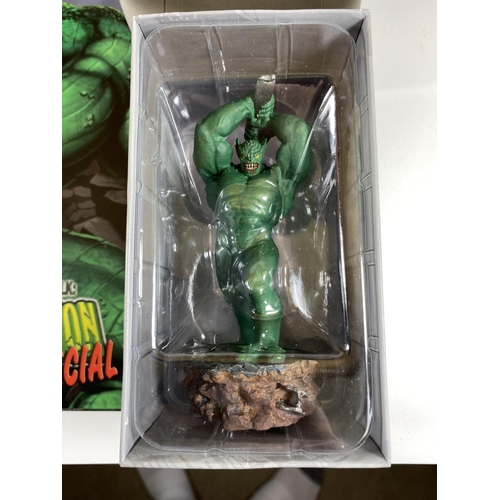 382 - A BOXED THE CLASSIC MARVEL COLLECTION SPECIAL FIGURE - 'THE INCREDIBLE HULK, ABOMINATION' , WITH MAG... 