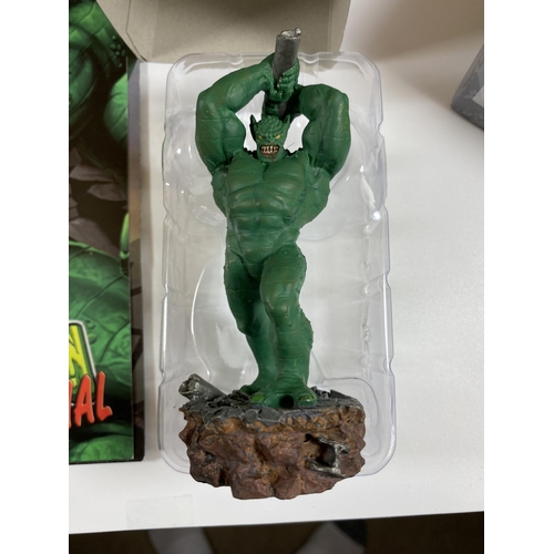 382 - A BOXED THE CLASSIC MARVEL COLLECTION SPECIAL FIGURE - 'THE INCREDIBLE HULK, ABOMINATION' , WITH MAG... 