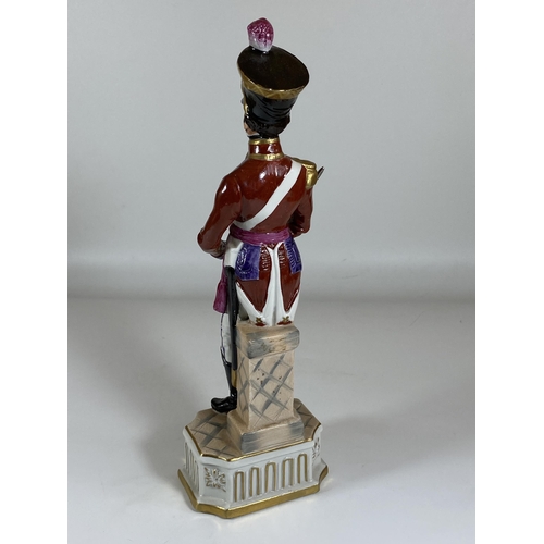 716 - AN OFFICERS 3RD GUARD REGIMENT POTTERY SOLDIER FIGURE, HEIGHT 30CM