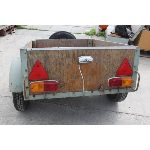 101 - A SMALL SINGLE AXLE WOODEN AND METAL CAR TRAILER WITH A SPARE WHEEL (124CM x 93CM) NO VAT