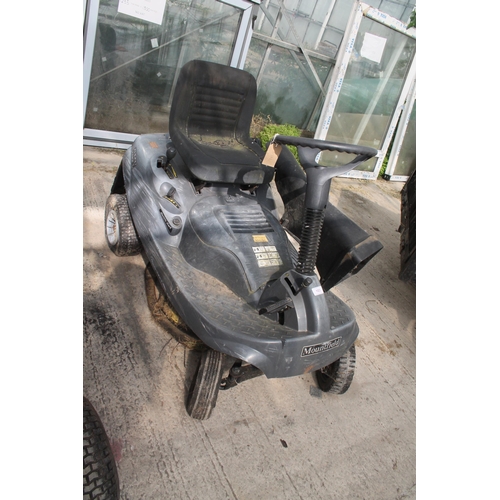 103 - A MOUNTFIELD R25V RIDE ON LAWNMOWER WITH FRONT STEERING COLUMN ENGINE GOOD GEARBOX DAMAGED  (LACKING... 