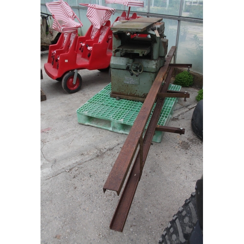 117 - AN INDUSTRIAL HEAVY DUTY WADKIN BURSGREEN PLANER THICKNESSER IN WORKING ORDER USED FOR MAKING WOOD S... 