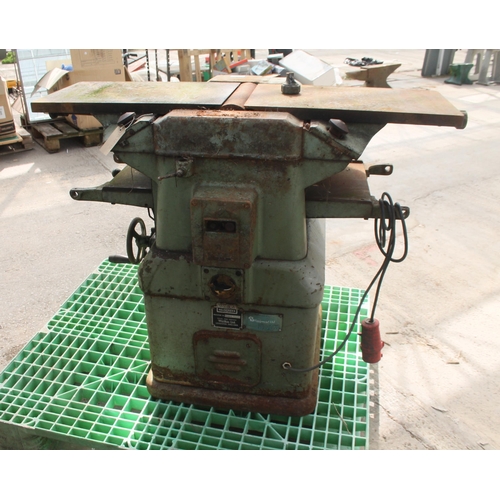 117 - AN INDUSTRIAL HEAVY DUTY WADKIN BURSGREEN PLANER THICKNESSER IN WORKING ORDER USED FOR MAKING WOOD S... 