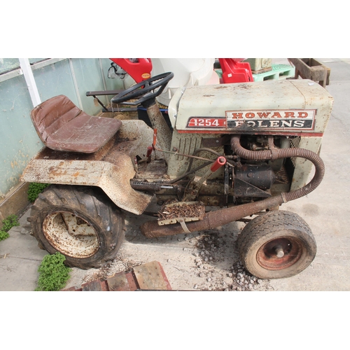 120 - A VINTAGE HUSKY HOWARD BOLENS 1254 COMPACT TRACTOR COMPLETE WITH KEY NO VAT