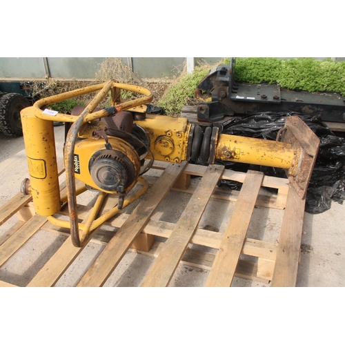 124 - A ROBIN EC10 TRENCH WACKER PLATE NO VAT