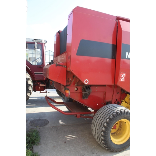 195 - NEW HOLLAND BR740 ROUND BALER + VAT