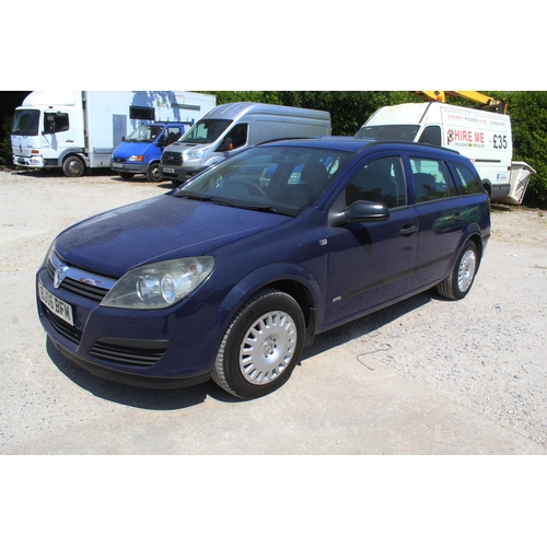 202 - A VAUXHALL ASTRA ESTATE DUAL FUEL 1.8, REGISTRATION BJ06BFM MOT 26/05/24 APPROX 85000 MILES TWO KEYS... 