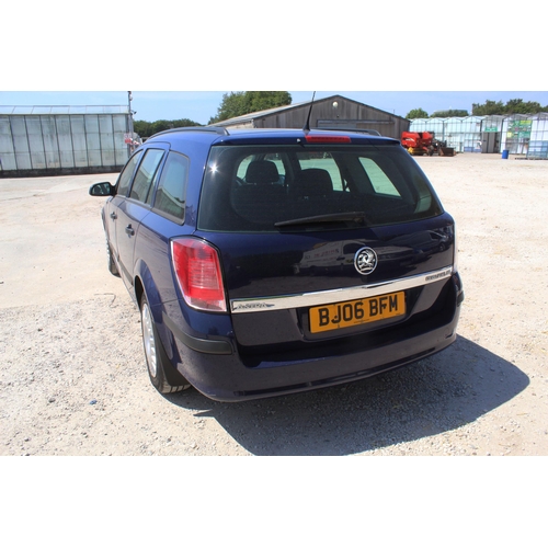 202 - A VAUXHALL ASTRA ESTATE DUAL FUEL 1.8, REGISTRATION BJ06BFM MOT 26/05/24 APPROX 85000 MILES TWO KEYS... 