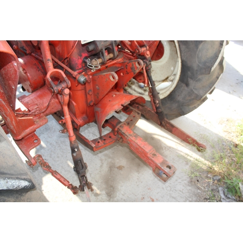 222 - AN INTERNATIONAL B414 TRACTOR WITH HYDRAULIC TIP FORE END LOADER SERIAL NUMBER 763 THE VENDOR STATES... 