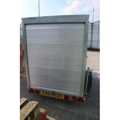 250 - A SINGLE AXLE BOX TRAILER WITH REAR ROLLER SHUTTER DOOR NO VAT