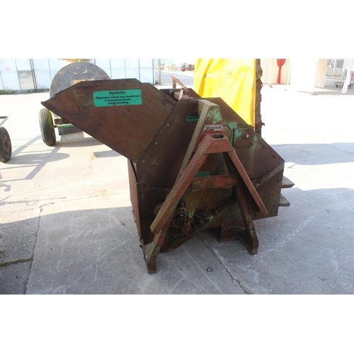 267 - A LISTER PTO DRIVEN STRAW CHOPPER WITH A FRAME COUPLING GOOD ORDER  (PTO IN THE OFFICE) NO VAT