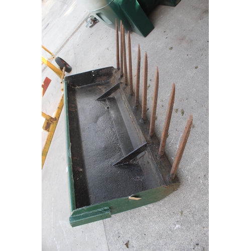 271 - A 6FT MUCK FORK FOR FORE END LOADER PLUS VAT