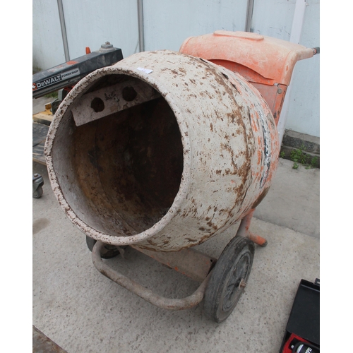 30 - CEMENT MIXER  + VAT