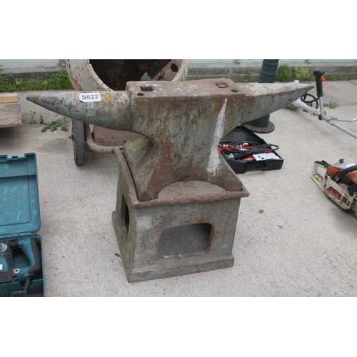 31 - ANVIL AND STAND  NO VAT