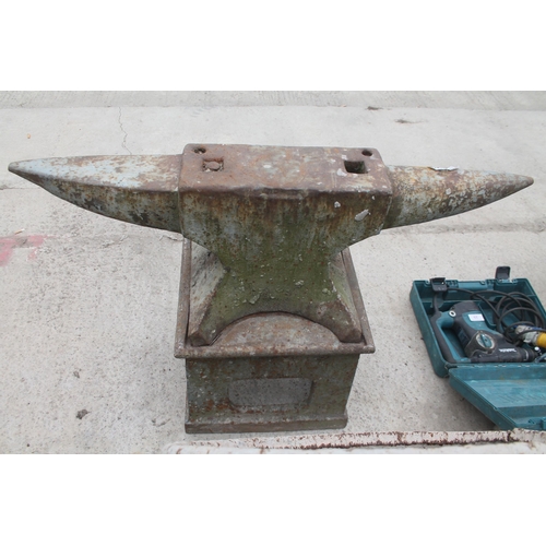 31 - ANVIL AND STAND  NO VAT