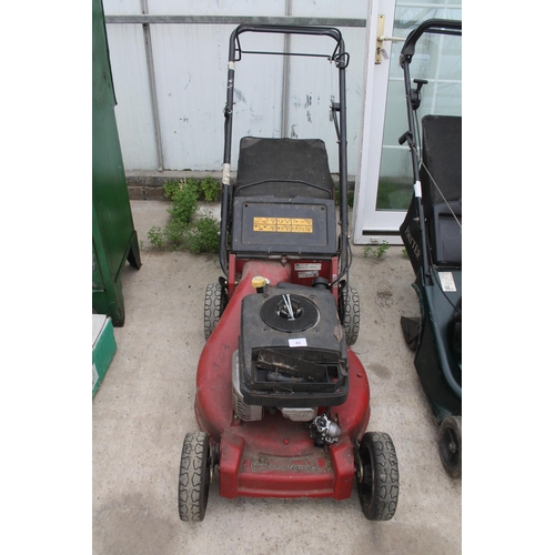 40 - A TORO COMMERCIAL PETROL ENGINE LAWNMOWER COMPLETE WITH GRASS BOX NO VAT