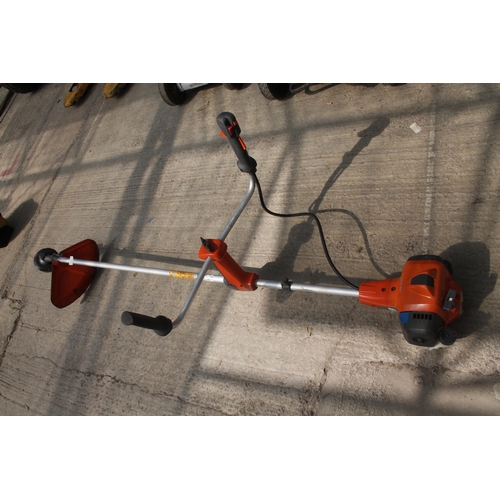 404 - HUSQVARNA 525 RX STRIMMER (GWO)  NO VAT