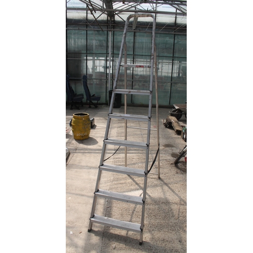 483 - STEP LADDER  NO VAT