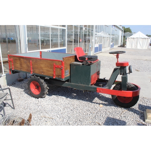 130A - A PETROL ENGINE 'MARTIN TRUCKS BE2' MARKET GARDENERS TRICYCLE WITH MANUAL TIPPER BODY (REQUIRES A NE... 