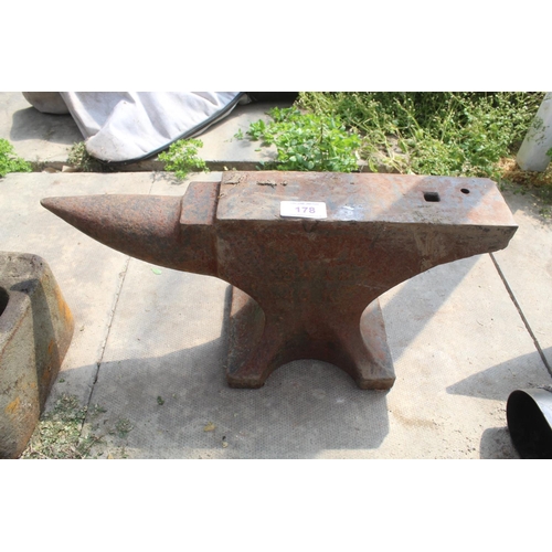 178 - A SMALL VINTAGE CAST IRON BLACKSMITHS ANVIL (H:22CM L:51CM) NO VAT